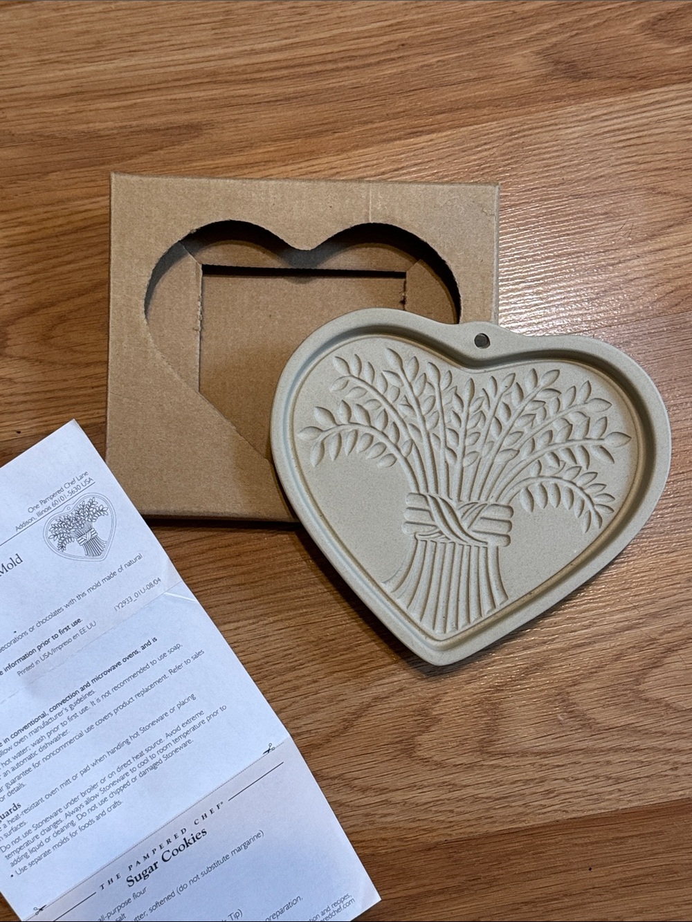 Heart Shaped Wheat Sheaf Silicone Mold - Neutral Beige